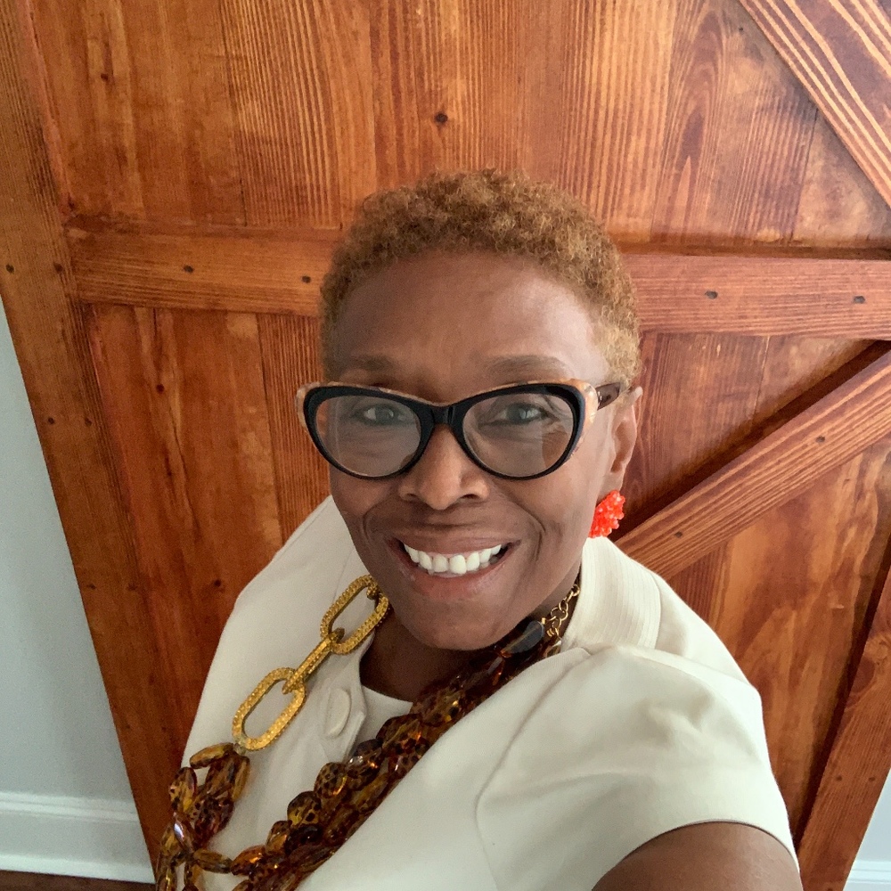 Meet your Posher, Cynthia